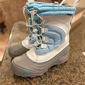 The North Face Light Blue and Gray Snow Boots women’s size 5 fits like 6